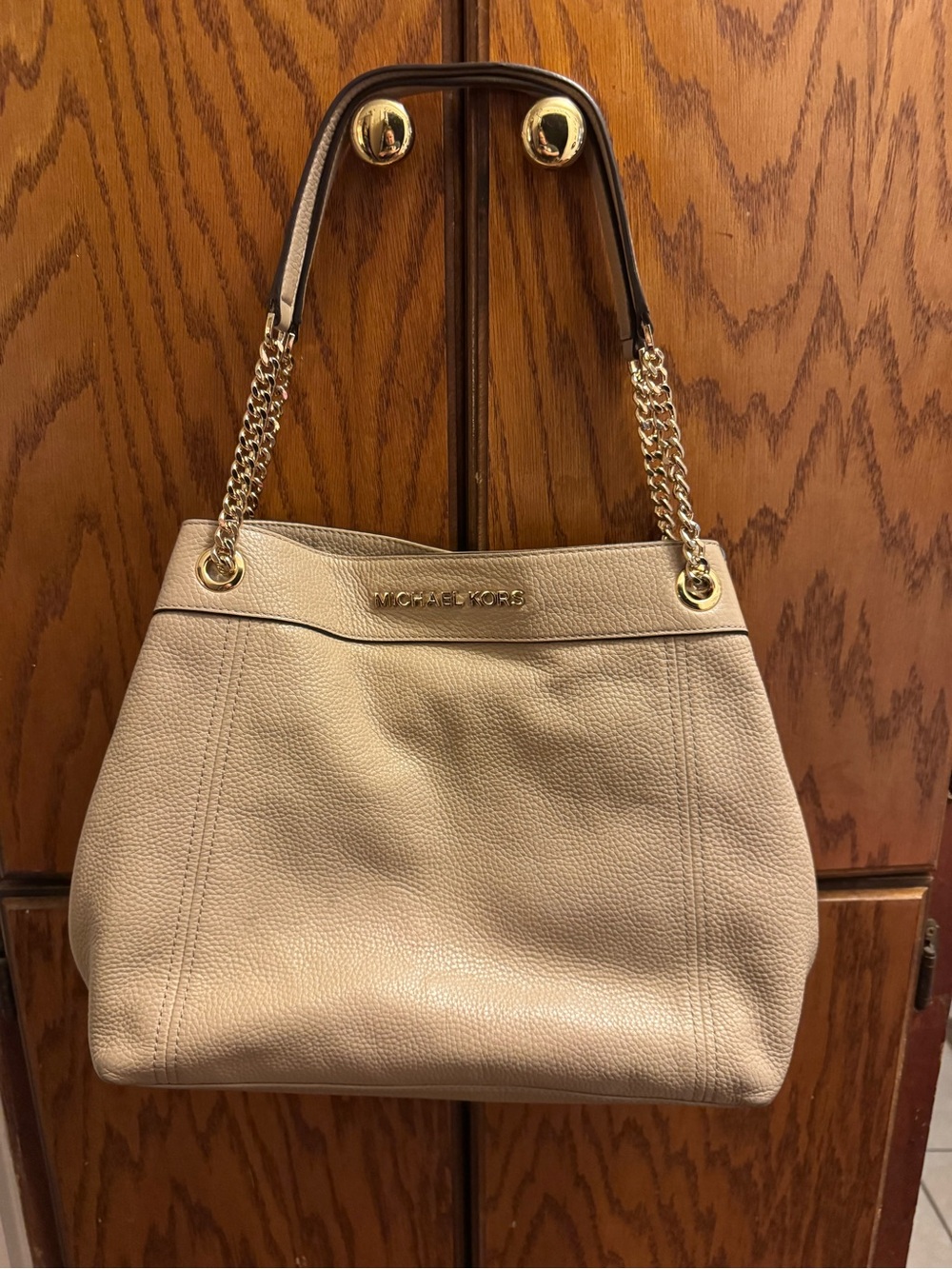 Michael Kors Jet Set Large Pebbled Leather Chain Tote Bag in taupe/tan/cream